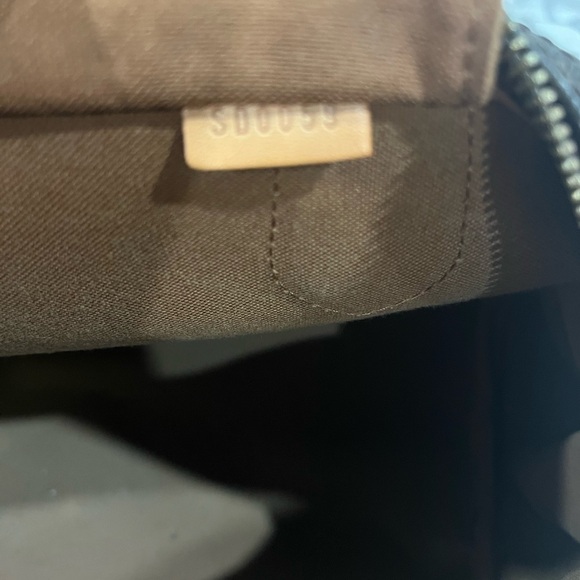 ***Authentic Louis Vuitton purse***good condition - Picture 11 of 15